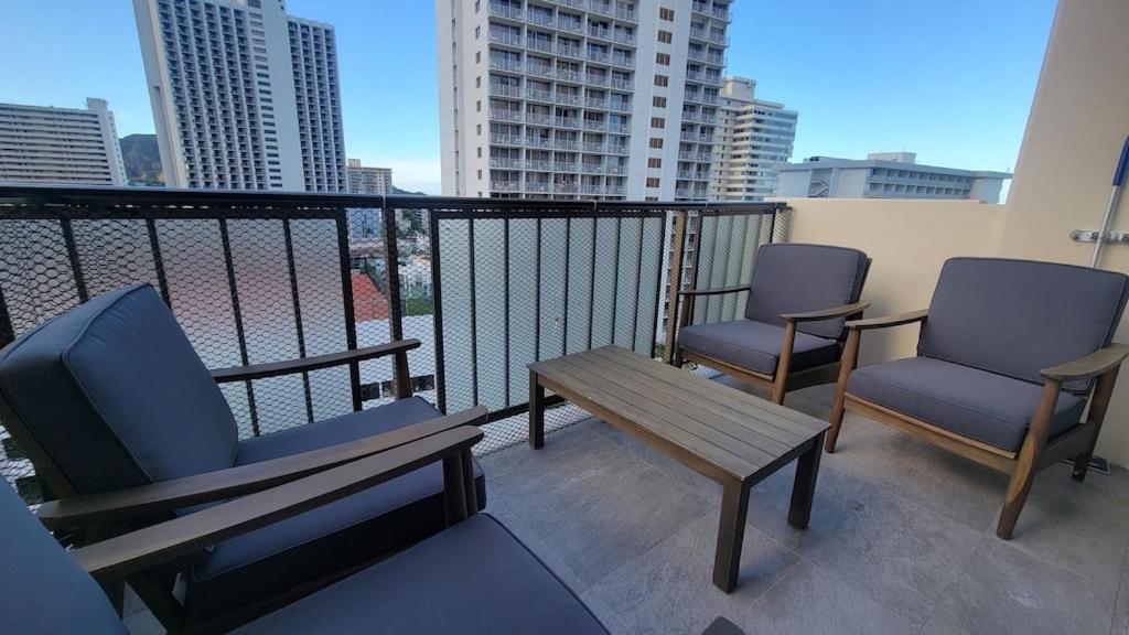 Waikiki Condo 2 Bedrooms 2 Bathrooms With 1 Free Parking Space 호놀룰루 외부 사진