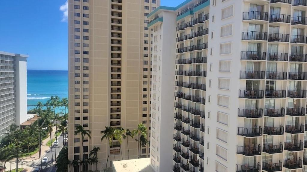 Waikiki Condo 2 Bedrooms 2 Bathrooms With 1 Free Parking Space 호놀룰루 외부 사진