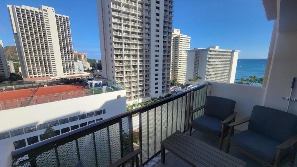 Waikiki Condo 2 Bedrooms 2 Bathrooms With 1 Free Parking Space 호놀룰루 외부 사진