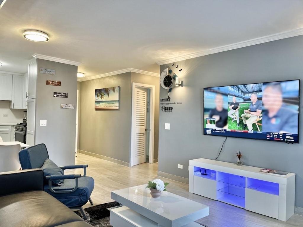 Waikiki Condo 2 Bedrooms 2 Bathrooms With 1 Free Parking Space 호놀룰루 외부 사진